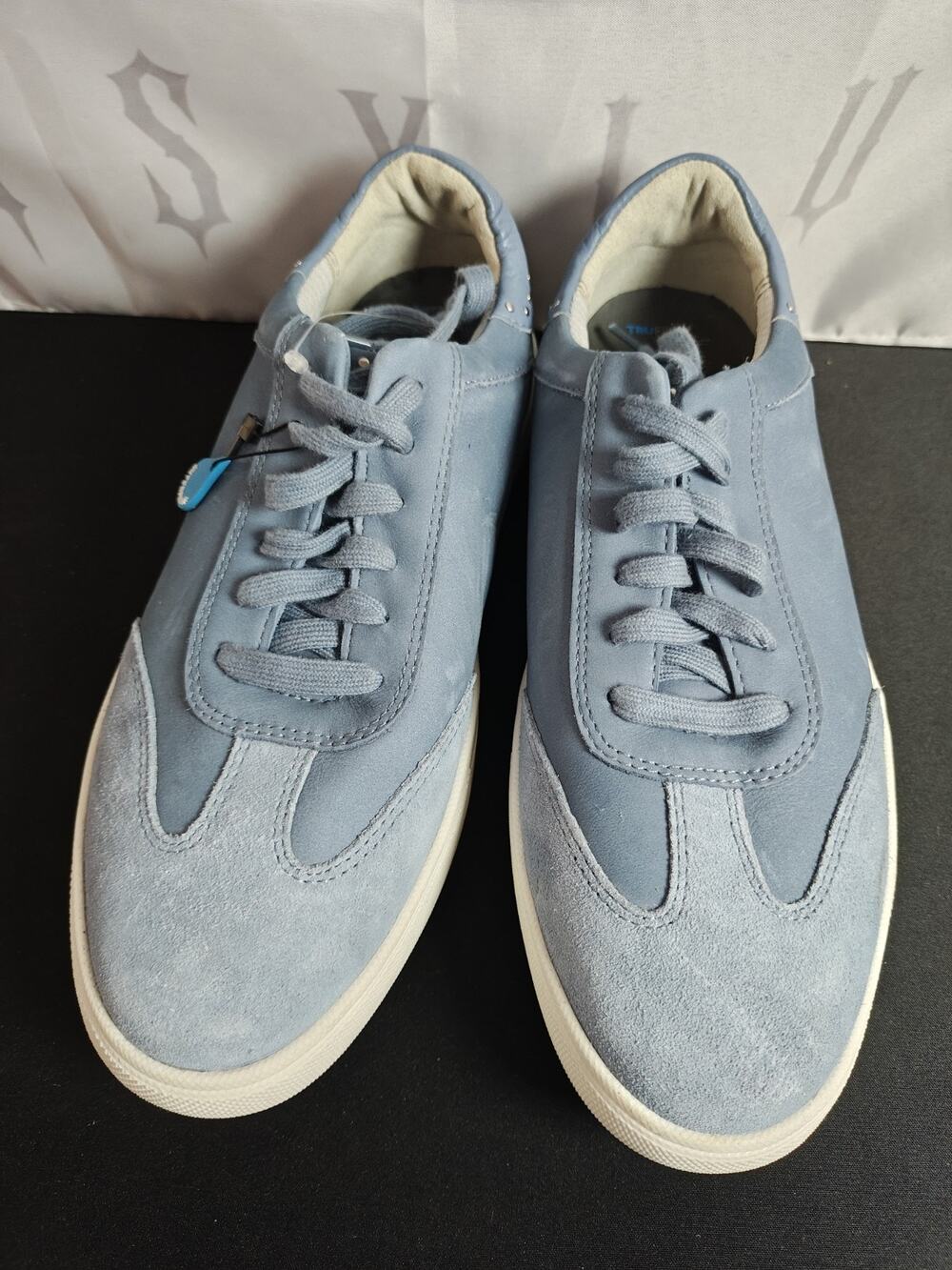 Johnston & Murphy Women's 9 Madison Studded Hybrid Tennis Shoe New Blemishes